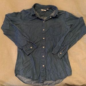Uniqlo chambray button shirt